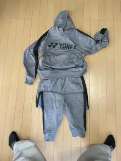 YONEX フード付きグレーセットアップ