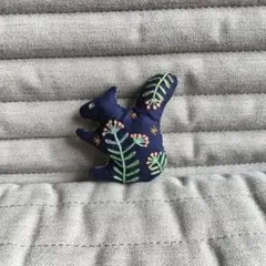 リスのブローチ　ハンドメイド