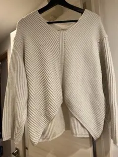 ホワイトリブ編みアシンメトリーセーター BLATE