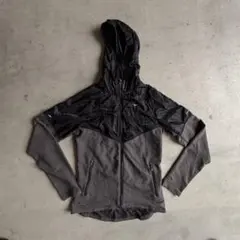 ナイキ　フルジップパーカー グレーと黒のコンビネーション 古着