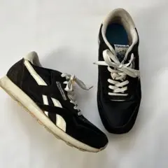 Reebok ブラック スニーカー