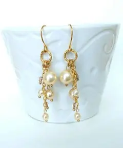 チェコパールピアス56　クリーム　ファイアポリッシュ