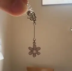 フラワーモチーフ 揺れるイヤリング　お花　イヤリング