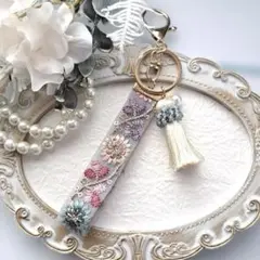 ⭐3082⭐❣️大人可愛い華やかアクセ❣️オリジナル✴一点物インド刺繍キーホルダ