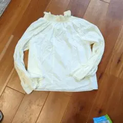 アイボリー フリルネック 長袖ブラウス