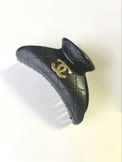 CHANEL ブラック ヘアクリップ