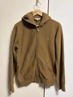 ラコステのジップアップパーカー