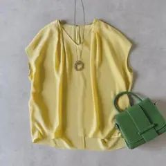 トゥモローランドコレクション ウォッシャブルシルク　タック　Vネック　ブラウス