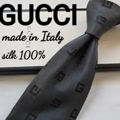 GUCCI ダーク グレー ネクタイ シルク100%　ロゴ　ドット