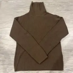 ブラウン リブ編み タートルネックセーター