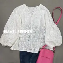 EMMEL REFINES カットワークレース 花柄 ボリューム袖 白 ブラウスのサムネイル