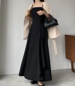 美品　louereブラック フレアキャミワンピース