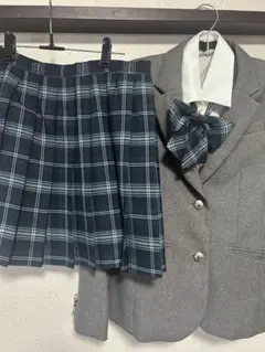 ［卒業式に］グレーのフォーマルスーツセット