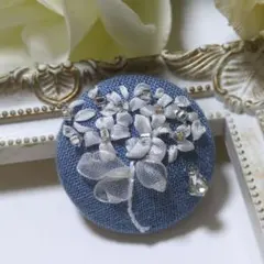 くるみボタン刺繍　ブローチ　あじさいシンプル　ビジュービーズ