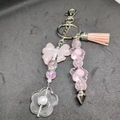 花とリボンのビーズキーホルダー　ピンク