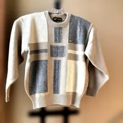 ゴールデンベア　幾何学模様 ニットセーター
