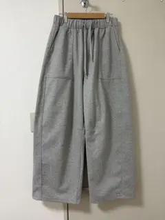 週末まで値下げ中studio CLIP☆Wライクジャージパンツ