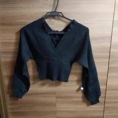 ブラックリブ編みクロスオーバートップス