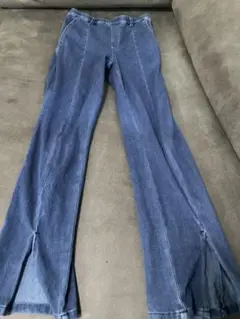 ダークブルーフレアデニムパンツ