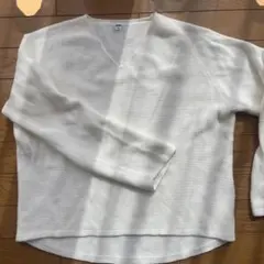 UNIQLO ホワイト Vネック 長袖　春　ニット