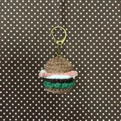 ベーコンエッグバーガーキーホルダー・チャーム　　編みぐるみ　ハンバーガー