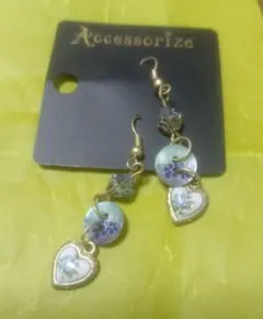 イギリスAccessorize ハート型花柄ピアス