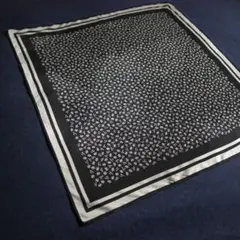 The Metropolitan Museum of Art シルクスカーフ