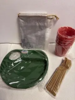 【新品未使用✨】アウトドア食器セット 収納ケース付き　プラスチック　キャンプ