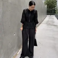 Ameri ONE SHOULDER LACE FLARE ROMPERS - メルカリ