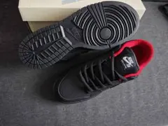 Supreme × Nike SB Dunk Low 