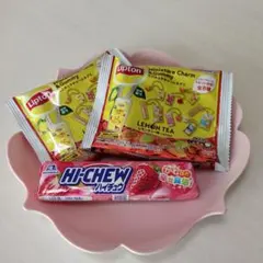 リプトン ミニチュアチャームグミ2袋とハイチュウ(いちご　ストロベリー)セット
