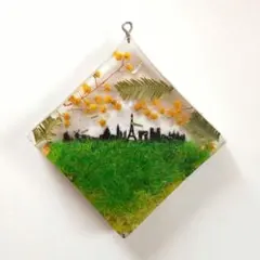 レジン製都市シルエット キーホルダー　ミモザと街並みとは草原スクエア
