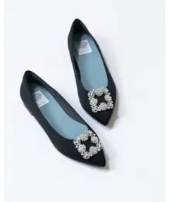 Emma Francis ポインテッドトゥフラットビジューバックルサテンパンプス