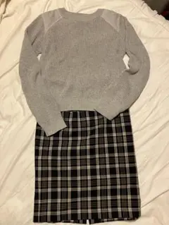 ルクールブラン　グレーリブ編みセーターとチェックタイトスカート