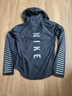 Nike 反射プリント ウィンドブレーカー - メルカリ