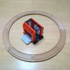 木製鉄道玩具　木製曲線カーブレール8本＋ゲート　ステーション　知育玩具のサムネイル