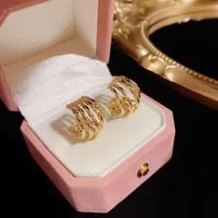 14KGP s925ポスト　5連　ねじれ　大ぶり　ピアス　イエローゴールド