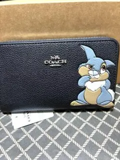 未使用タグ付け保存袋カード付きコーチCOACH 二つ折り財布 犬柄 - メルカリ