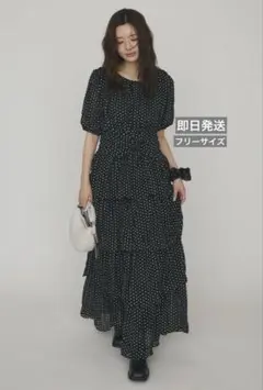 フロッキードットティアード ロングワンピース - メルカリ