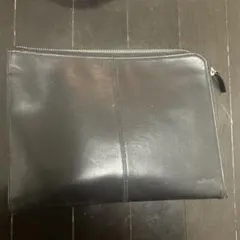 黒いレザークラッチバッグ