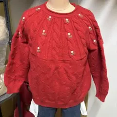 赤いケーブル編み長袖ニット