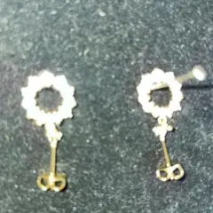 ゴールドトーン 花形 フープピアス