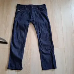 DIESEL ダークブルー ストレートジーンズ