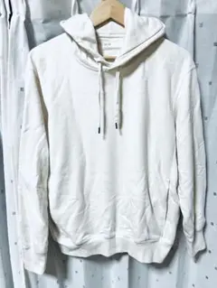 ユニクロ スウェットプルパーカ L OFF WHITEのサムネイル