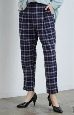 ロペピクニック　キレイめテーパードパンツ　ネイビー系　38のサムネイル