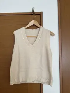 ニットベスト アイボリー