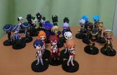 ツイステッドワンダーランド 全寮Qposketフィギュア計25体セット箱付き