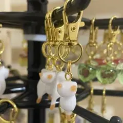ハンドメイド キーホルダー ネコ レジン