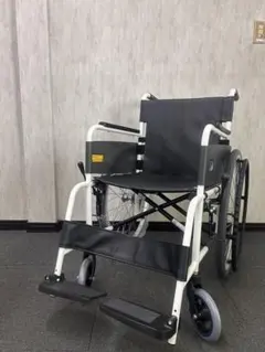 特別特価【新品未使用】 MIKI 自走用車椅子 VS-1　ノーパンクタイヤ車椅子のサムネイル