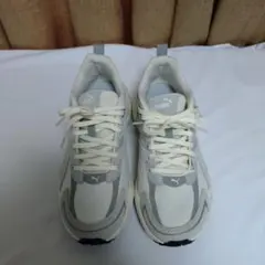 PUMA スニーカー ホワイト グレー